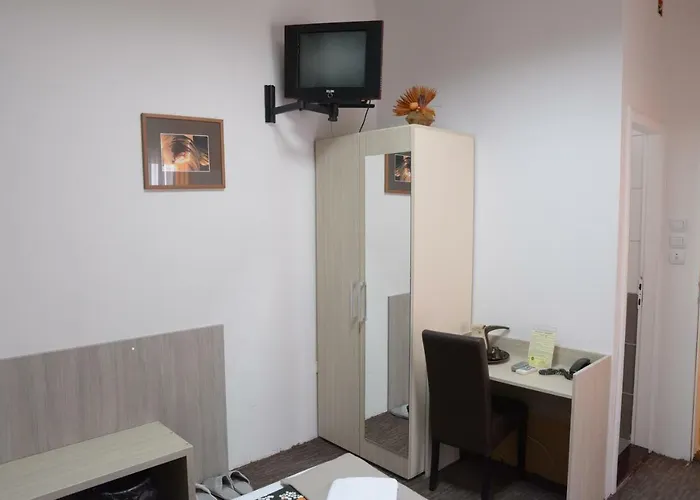 Golden Coin Bed & Breakfast *